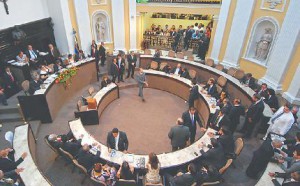 Dos 65 projetos enviados pelo Poder Executivo, 63 foram aprovados pela maioria da Casa. Imagem: RICARDO FERNANDES/DP/D.A PRESS